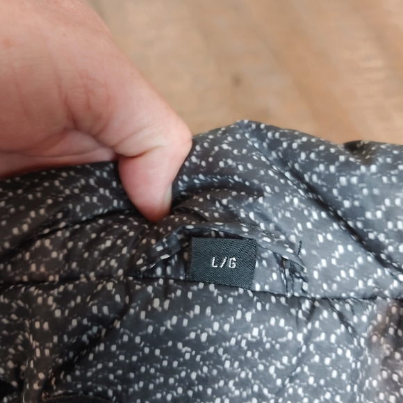 Guess Quilted Puffer Jacket full zip women's Size L Black with white pattern - Picture 6 of 16